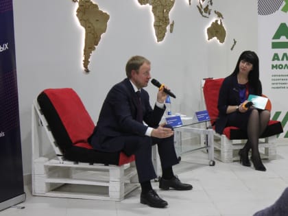 Губернатор Алтайского края Виктор Томенко накануне Дня российского студенчества пообщался с молодёжью региона в формате «Диалог на равных»