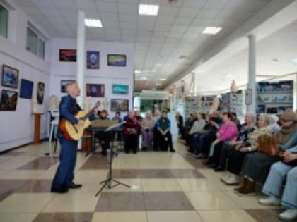 Бийчанам подарили весеннее настроение