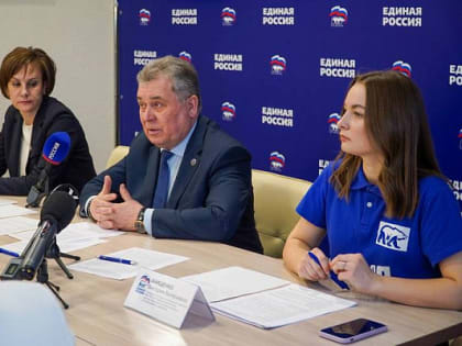 В Алтайском крае планируют создать Центр подготовки волонтеров для участия в гуманитарной миссии на Донбассе