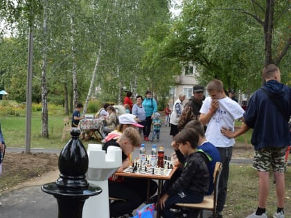 В пригороде Барнаула жителей поздравили с днем города