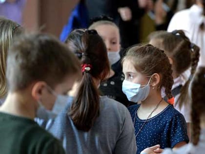 Роспотребнадзор не планирует возобновлять антиковидные ограничения в школах