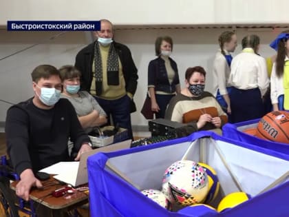 В селе Быстрый Исток открыли универсальный спортивный комплекс