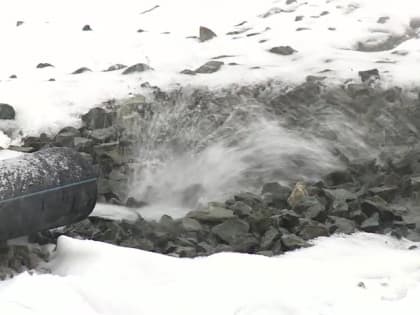 В парке «Изумрудный» начали заполнять пруд водой