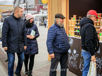 В Барнауле на улице Мало-Тобольская проходит выставка «Здоровое поколение»