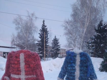 В Советском районе вандалы испортили новогодние конструкции