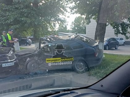 Могут быть пострадавшие: серьезная авария произошла в Барнауле