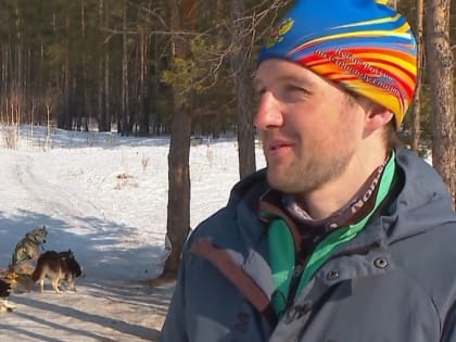 Погонщик собак из Барнаула и его питомцы победили на сибирских соревнованиях по ездовому спорту