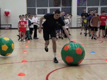 Волейбольный "Университет" и "Спортивная инициатива" провели новогодние эстафеты