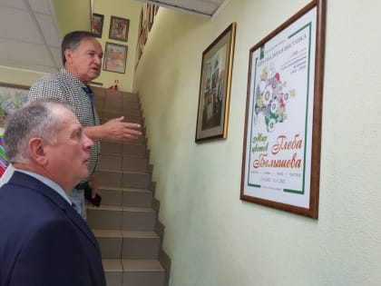 Депутат Госдумы Иван Лоор посетил выставку в честь 100-летия заслуженного художника России Глеба Александровича Белышева