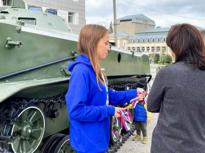 Молодогвардейцы Алтайского края провели социологический опрос ко Дню Государственного флага