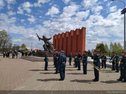 На 42 километре Волоколамского шоссе почтили память воинов-сибиряков, защищавших Москву в годы Великой Отечественной войны