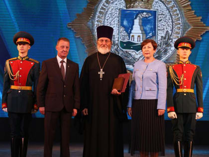 Митрополит Сергий посетил торжественное мероприятие «Барнаул — город талантливых и сильных людей»