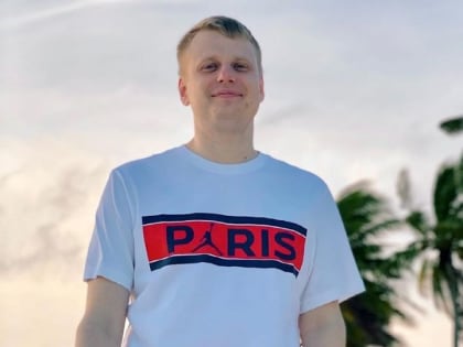 Комик Слава Комиссаренко покинул Россию из-за преследования спецслужб Белоруссии