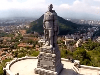 Дочь легендарного фронтовика Алексея Скурлатова беспокоится за сохранность памятника «Алёша» в Болгарии