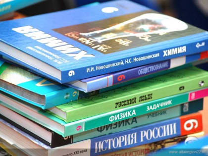 Новый порядок издания школьных учебников утвердили в России
