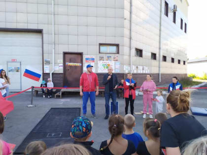 В преддверии Дня города для маленьких жителей Локомотивного микрорайона провели праздничное мероприятие