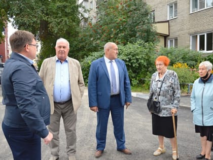 Благоустройство проезда Рыночного и проезда к дому по адресу ул. Пионеров, 7 обсудили в ходе выездного совещания