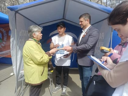 Ещё тысячу комплектов семян раздали барнаульские единороссы