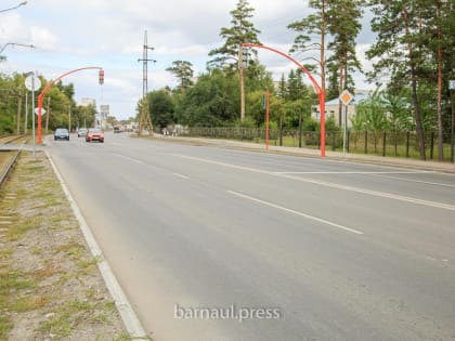 В Барнауле в рамках нацпроекта «Безопасные качественные дороги» приняли первую дорогу в 2022 году