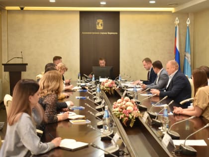 Вячеслав Перерядов принял участие в совещании по благоустройству сквера на улице  Приречной