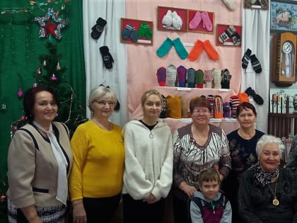Открытие выставки варежек «Красота руку греет»