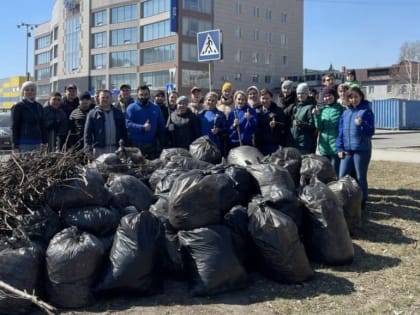 В «чистый четверг» в Барнауле собрали и вывезли 139 машин мусора