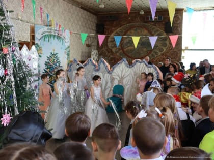 Новогодние представления прошли для учащихся Бурлинского района