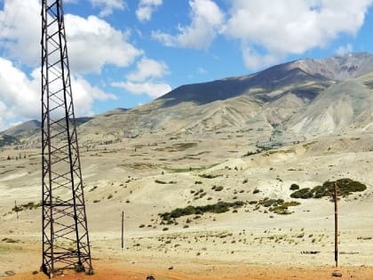 Жизнь в палатках, петроглифы и «бараньи лбы»: географы АлтГУ рассказали о практике в долинах рек Куектанар и Елангаш