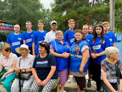 Молодогвардейцы Алтайского края приняли участие в организации семейного спортивного праздника в честь Дня физкультурника в парке "Лесная сказка"