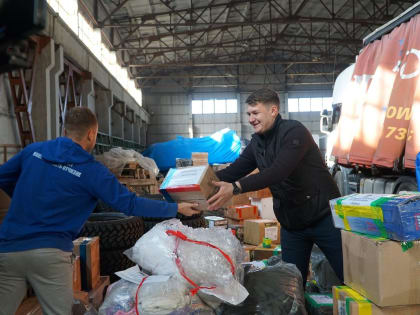 Машины для алтайских бойцов и гуманитарную помощь Славяносербску отправили из Барнаула