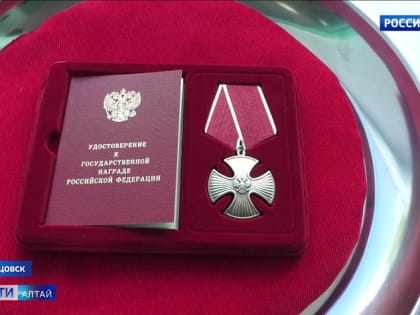 В Рубцовске семьям погибших при исполнении воинского долга росгвардейцам вручили награды