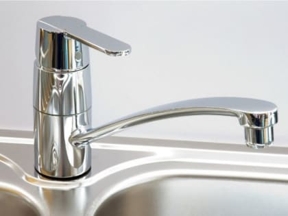 В Барнауле жильцы дома пожаловались на отсутствие воды из-за "бесхозной" аварии