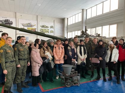 Студенты посетили военный учебный центр имени старшего лейтенанта Михаила Безгинова