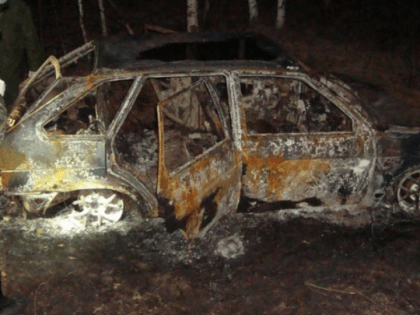 Молодой мужчина вместе с друзьями убил и сжег в машине отца из-за детских обид