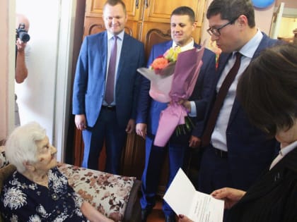 Жительнице Барнаула, ветерану Великой Отечественной войны Эсфирь Рувимовне Гринштейн исполнилось 100 лет