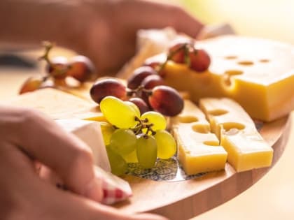 В Алтайском крае в апреле взлетели цены на сыры, сметану и сливочное масло