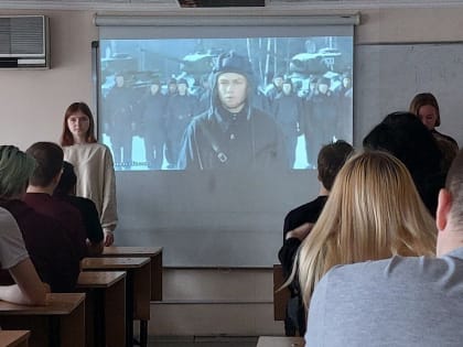 Почти 200 студентов колледжа АлтГУ приняли участие во Всероссийской акции «Георгиевская лента»