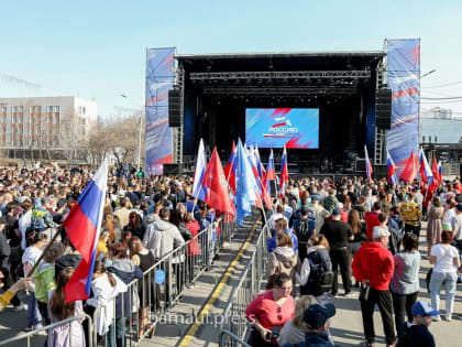 Громко и массово: в Барнауле прошёл патриотический концерт «ZаРоссию»