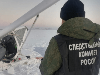 Пострадавшие при падении легкомоторного самолета остаются в крайне тяжелом состоянии