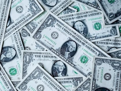 Минэкономразвития спрогнозировало ослабление курса до 72 рублей за доллар