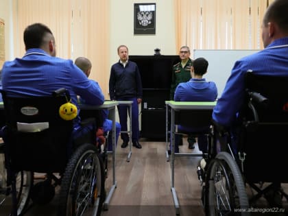 Виктор Томенко встретился в госпитале с проходящими лечение военнослужащими