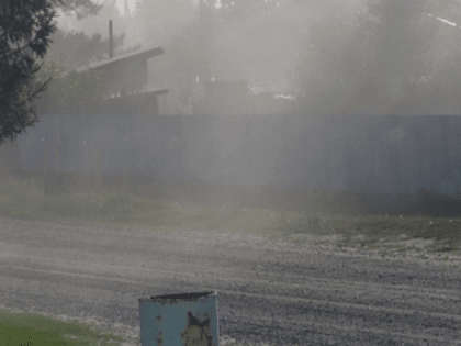 Жители алтайского села «устали задыхаться от ежедневной пыли» после проезда машин и военной техники