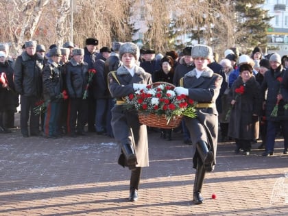 Сотрудники и военнослужащие Росгвардии приняли участие в мероприятиях, посвящённых Дню полного освобождения Ленинграда от блокады