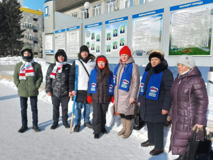 Молодогвардейцы города Новоалтайска Алтайского края приняли участие в митинге в День начала специальной военной операции
