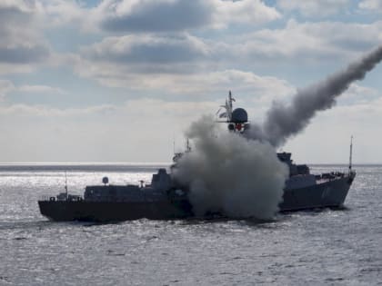 Российские и китайские корабли провели совместные учения