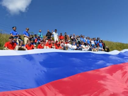 Поздравление депутата Государственной Думы Ивана Лоора с Днем государственного флага Росии