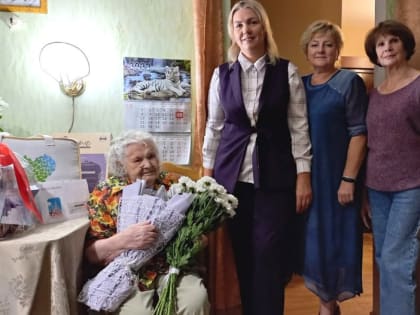 100 лет исполнилось жительнице Октябрьского района, труженице тыла Хмелевской Клавдии Васильевне