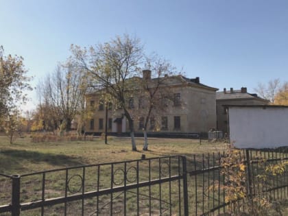 Глава города Людмила Подгора, в преддверии нового учебного года, посетила МБОУ "СОШ № 21", где сегодня ведется ремонт кровли