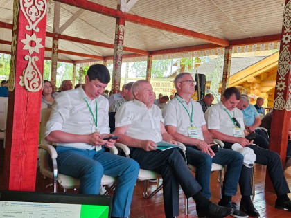 Алтайские специалисты приняли участие в «Дне поля» Томской области