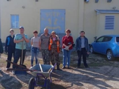 Коллектив Рубцовского драматического театра принял активное участие в общегородском субботнике